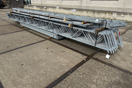 12.80 x 28.00m (358.4m²)